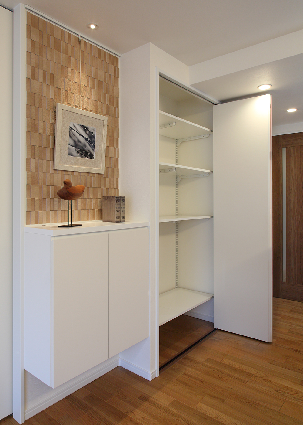 納戸・パントリー】リビング収納はとても便利 | 収納システム Fitrack